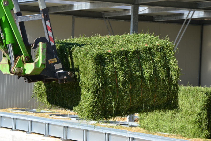 Hay Dryers Compact: Hay drying with our AgriCompact hay dryer for round